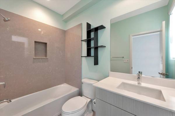 2BR/2BA Townhouse · Oakland photo 4