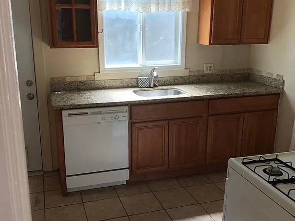 1BR/1BA Single Family House on 3rd St · Santa Rosa photo 2