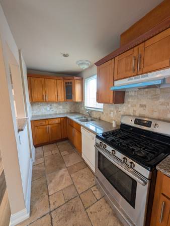 1BR/1BA Apartment · Oakland photo 3