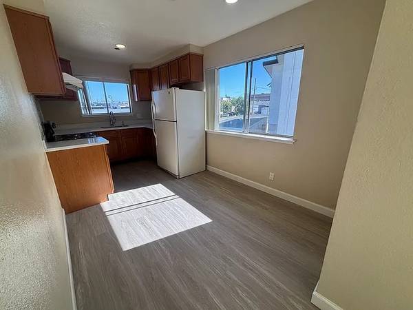2BR/1BA Single Family House on Flores St · San Mateo photo 3