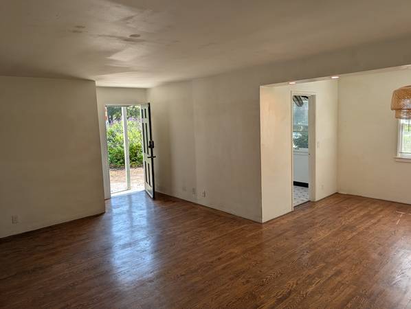 2BR/1BA Apartment · Menlo Park photo 2