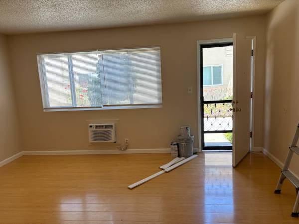 1BR/1BA Duplex on Wilton Drive · Campbell photo 4