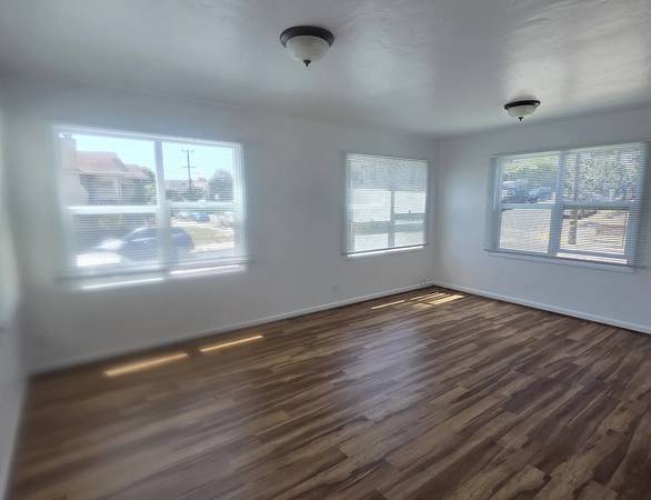 Apartments on Castro St · Albany photo 3