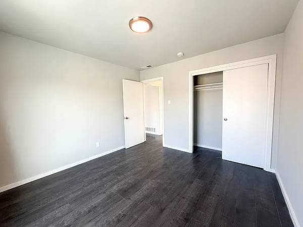 Handsome Jordan Park 1br/1ba Flat! Modern Finishes! Laundry! Storage! Yard! Progressive photo 4