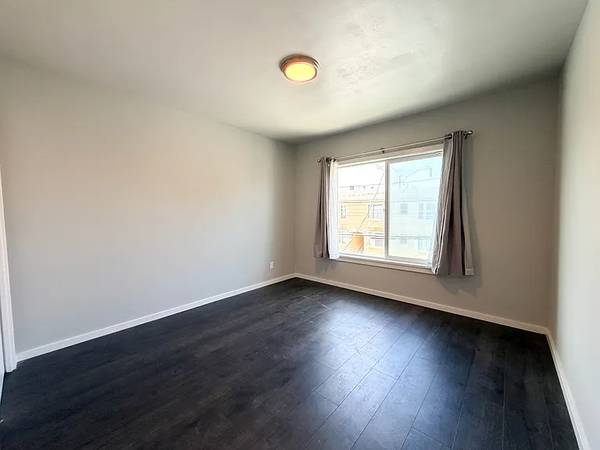Handsome Jordan Park 1br/1ba Flat! Modern Finishes! Laundry! Storage! Yard! Progressive photo 5