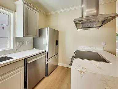 3BR/2BA Single Family House on Glenwood Ave · Menlo Park photo 2