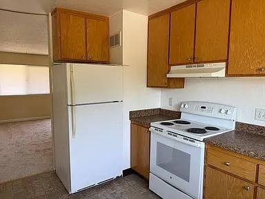 Very Clean 2 Bedroom 1.5 Bath Townhome; Garbage Included! photo 5