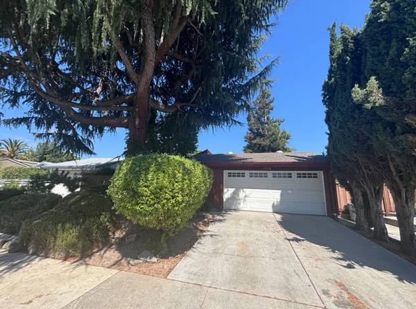 Blossom Valley- Well Maintained Single-family Home,3 Beds, Extra Den And 2 Baths photo 3