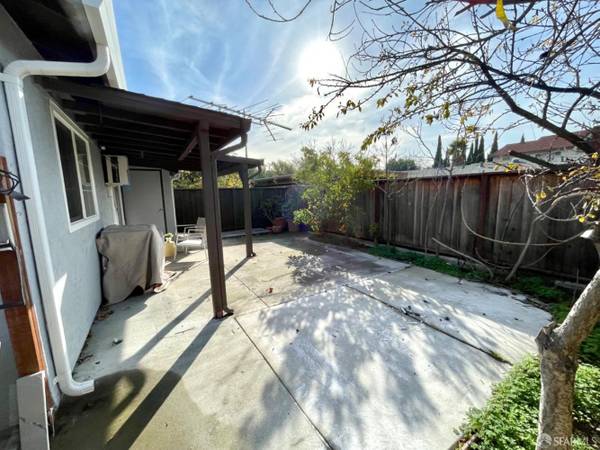 1BR/1BA Townhouse on Vallejo St · Fremont photo 4