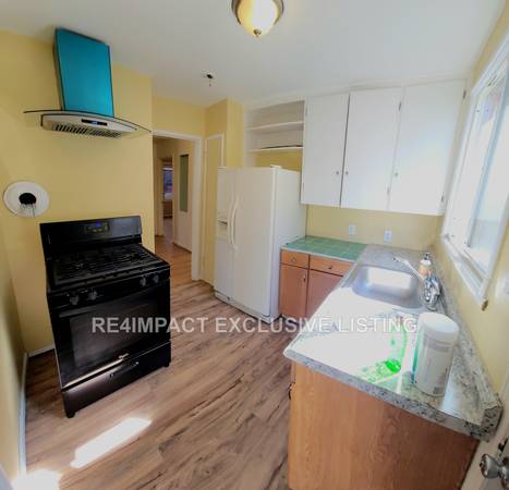 2BR/1BA Duplex · Oakland photo 5