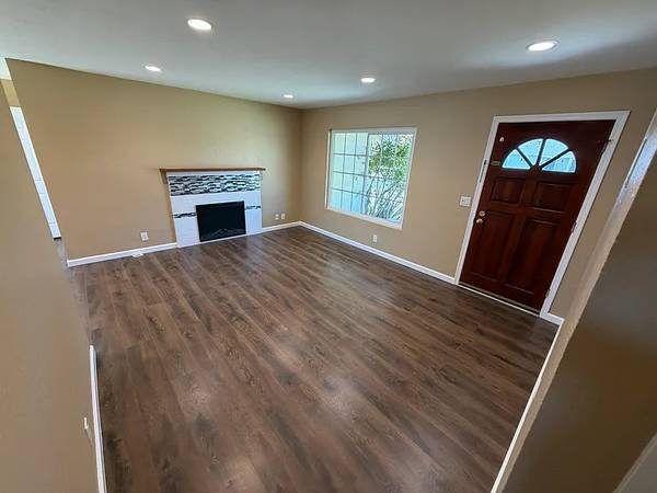 6958 Darian Ct photo 4