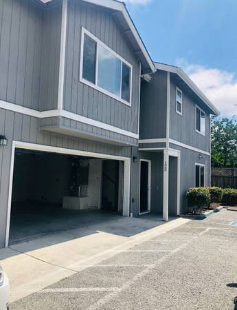 3BR/2BA Townhouse on Sudden St · Watsonville photo 2