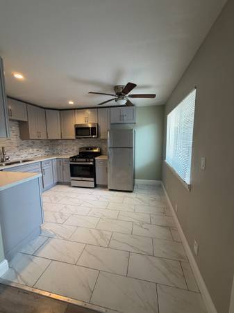 2BR/1BA Apartment on 9th Ave · Oakland photo 5