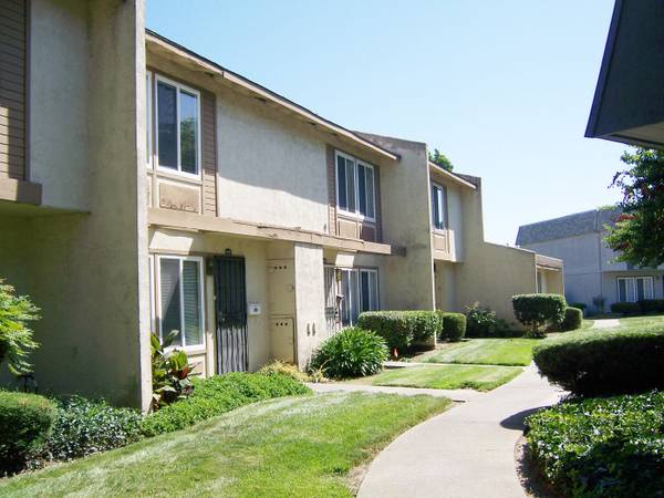 Townhouses on Redstone Ter · Fremont photo 2
