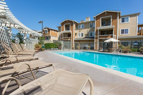 BRANHAM LANE APTS photo 2