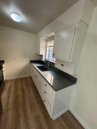 3BR/1BA Apartment · Berkeley photo 2