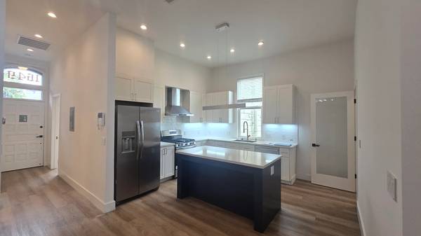 Houses on La Salle Ave Unit 1651 B · San Francisco photo 2