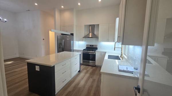 Houses on La Salle Ave Unit 1651 B · San Francisco photo 4