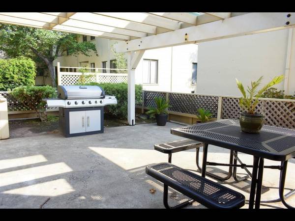 2BR/1BA Townhouse · San Leandro photo 3