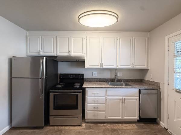 Apartments on Stanton · Hayward photo 2