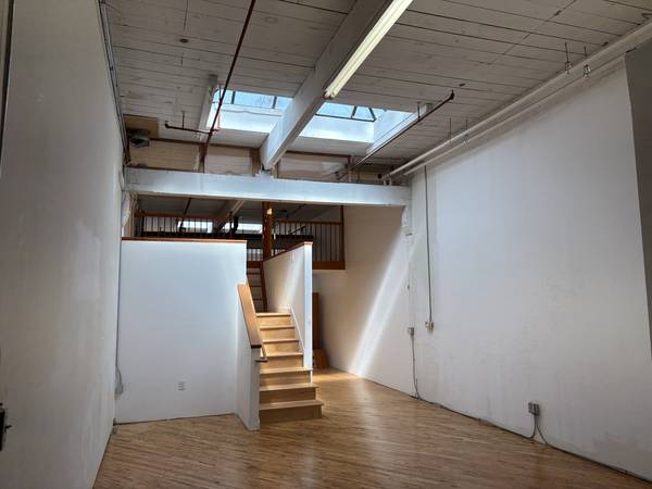0BR/1BA Loft · Oakland photo 2