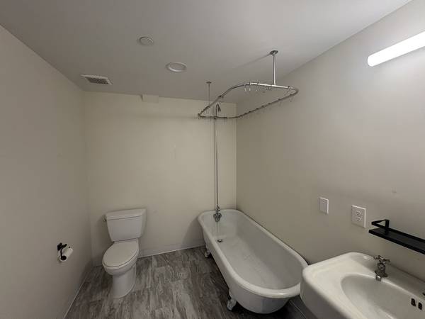 0BR/1BA Loft · Oakland photo 5