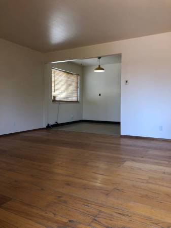 2BR/1BA Apartment · Oakland photo 2