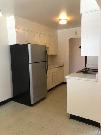 2BR/1BA Apartment · Oakland photo 3