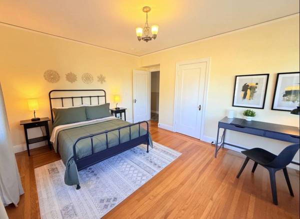 4BR/2BA Apartment · Berkeley photo 3