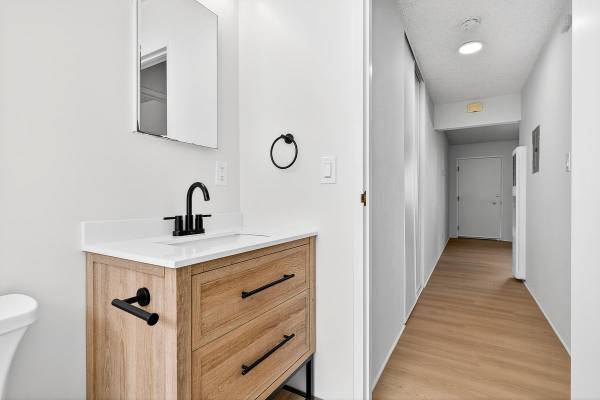 2BR/2BA Apartment · San Rafael photo 2