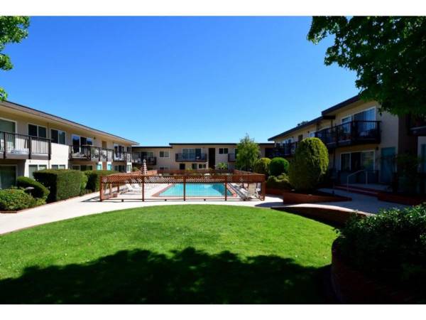 2BR/2BA Apartment · San Rafael photo 4