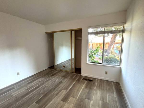 2BR/2BA Townhouse on Massolo Dr · Pleasant Hill photo 5
