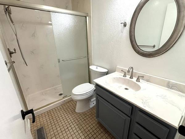 2BR/2BA Townhouse on Massolo Dr · Pleasant Hill photo 3