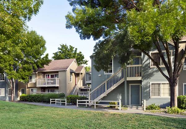 Apartments on College Avenue · Deer Park photo 4