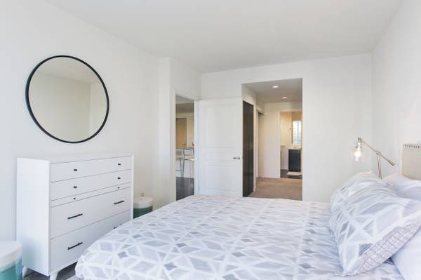 1BR/1BA Apartment on Beale St · San Francisco photo 5