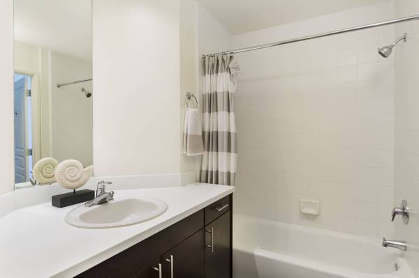 1BR/1BA Apartment on Beale St · San Francisco photo 4