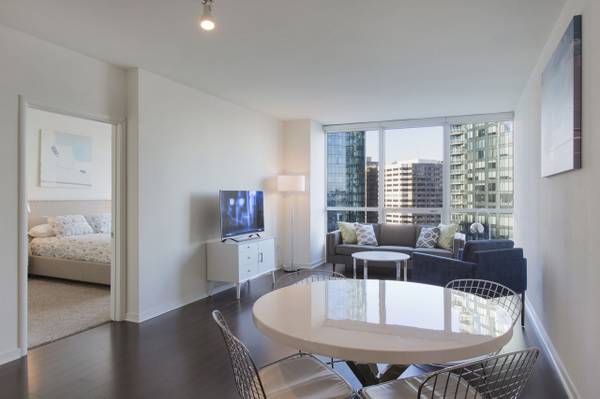 1BR/1BA Apartment on Beale St · San Francisco photo 2