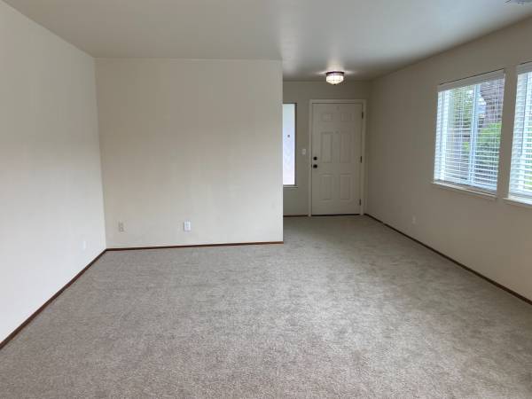2BR/2BA Duplex on 1st St West · Vineburg photo 3