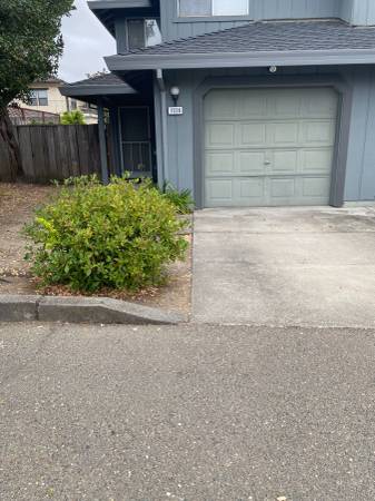 2BR/2BA Duplex on 1st St West · Vineburg photo 2