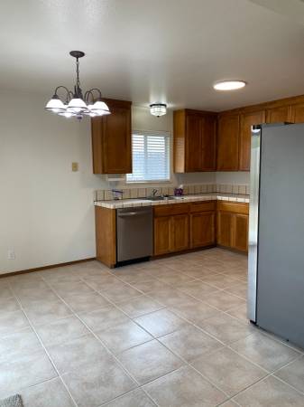 2BR/2BA Duplex on 1st St West · Vineburg photo 5