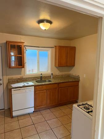 1BR/1BA Single Family House on 3rd St · Santa Rosa photo 3
