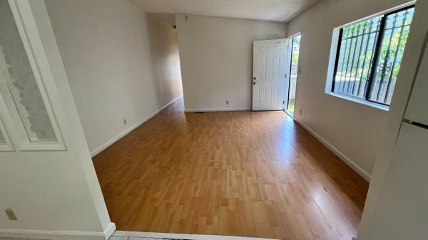2BR/1BA Apartment on Sycamore St · Oakland photo 5