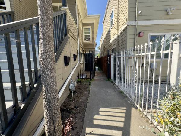 3BR/2BA Duplex on 30th Street · Oakland photo 2