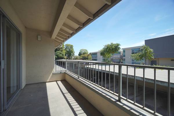 2BR/1BA Apartment on California Sreet · Mountain View photo 4