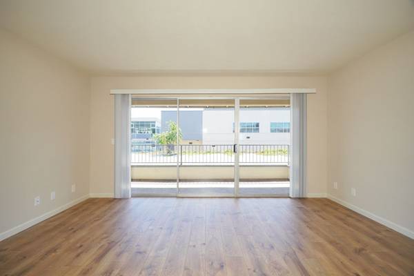 2BR/1BA Apartment on California Sreet · Mountain View photo 2