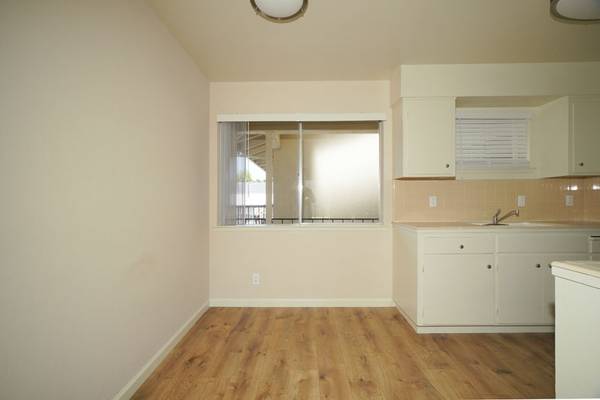 2BR/1BA Apartment on California Sreet · Mountain View photo 5