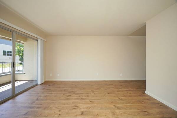 2BR/1BA Apartment on California Sreet · Mountain View photo 3