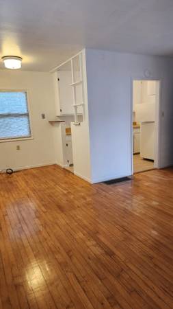 1BR/1BA Duplex · Oakland photo 2