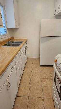 1BR/1BA Duplex · Oakland photo 3