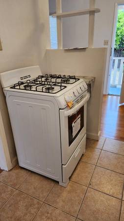 1BR/1BA Duplex · Oakland photo 4